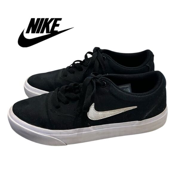 NIKE SB Charge Youth Big Kids Black Canvas CQ0260-004 Sneakers 5Y - Picture 1 of 6